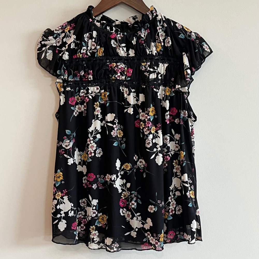 Willow Young Contemporary Black Floral Ruffle Neck Flutter Sleeve Blouse Medium